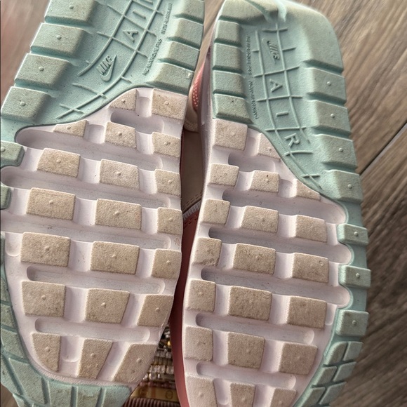 Nike Kids White and Pink Low-Top Sneakers - Picture 8 of 8